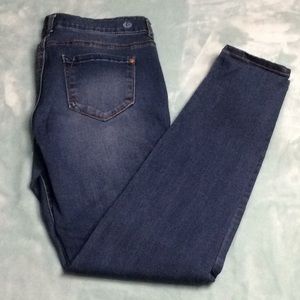 Kenzie jeans Sz 6/28 **** 2 pair